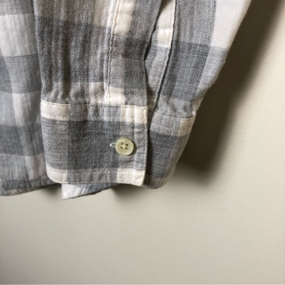 Old Navy Boyfriend Shirt - Picture 3 of 3